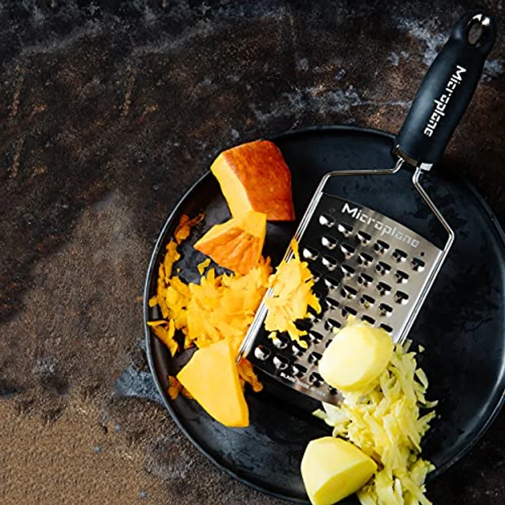 Microplane Küchenreibe Ultra XL-Grob Edelstahl Schwarz aus der Gourmet Serie für Kartoffel, Käse, Kohl, Gurke, Kürbis und Zucchini – Bild 5