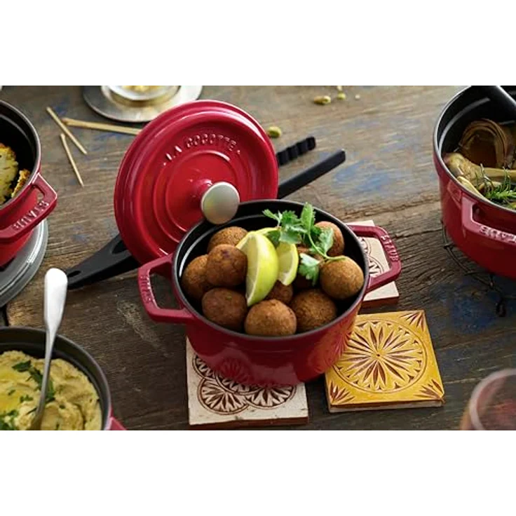 Staub 1102006 Cocotte-Bräter, rund mit Deckel 20 cm, 2,24 L, induktionsgeeignet, mit mattschwarzer lierung im Inneren des Topfes, kirsche – Bild 3