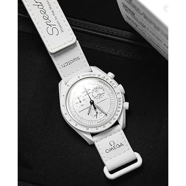 Swatch Chronograph Swatch x Omega Moonswatch Mission to the Moonphase "Snoopy" Full Moon, komplett weißes Design, Bioceramic-Gehäuse, VELCRO®-Armband - Preisvergleich – Bild 4