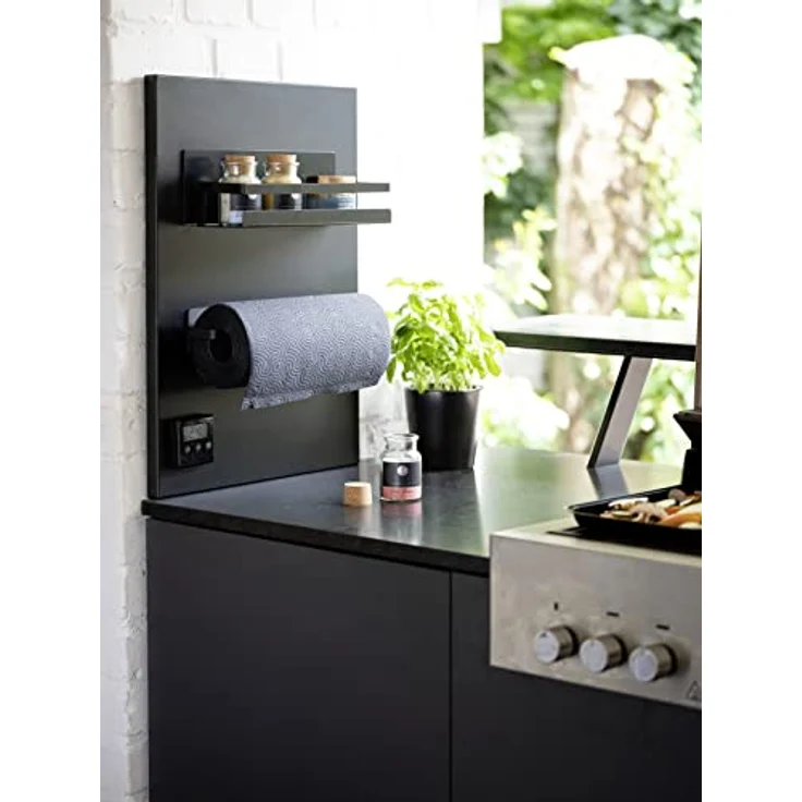 WENKO Magnetisches Gewürzregal Ima mit Umrandung, aus Metall, zum Abstellen von Gewürzstreuern und Grillzubehör, Befestigen ohne Bohren, Black Outdoor Kitchen, 30 x 12 x 11 cm, Schwarz – Bild 5