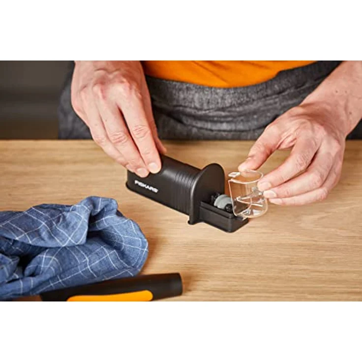 Fiskars Roll-Sharp Messerschärfer mit Keramik-Schleifstein, Kunststoff, Schwarz, Essential, 1023811 – Bild 4
