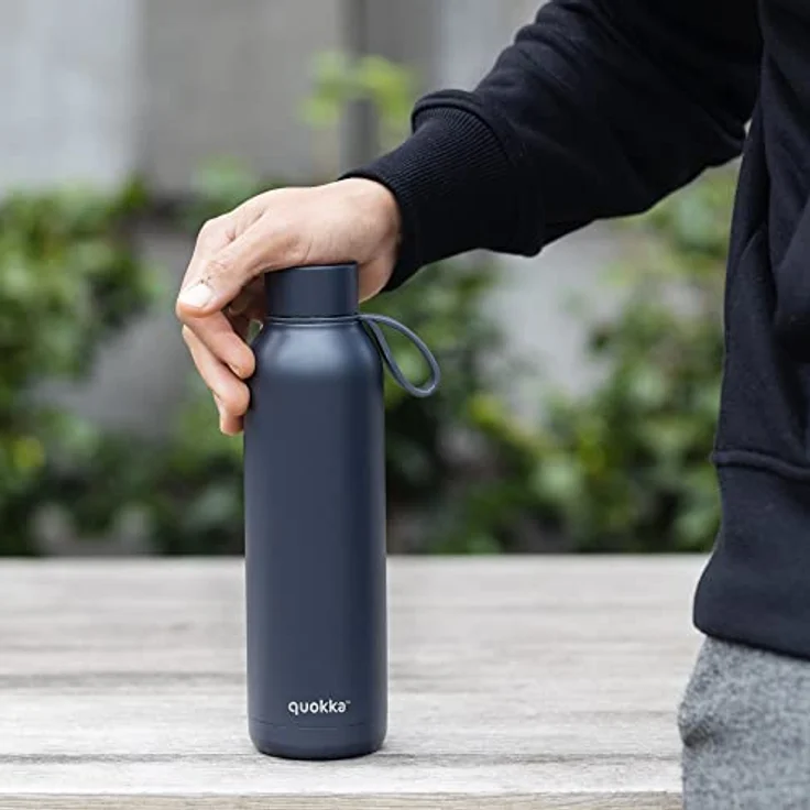 Quokka Solid mit Silikon-Aufhänger - Tbc 630 ML | Wasserflaschen aus Edelstahl BPA-frei |Doppelwandige Thermoflasche - hält Kälte und Wärme für Kinder und Erwachsene – Bild 2