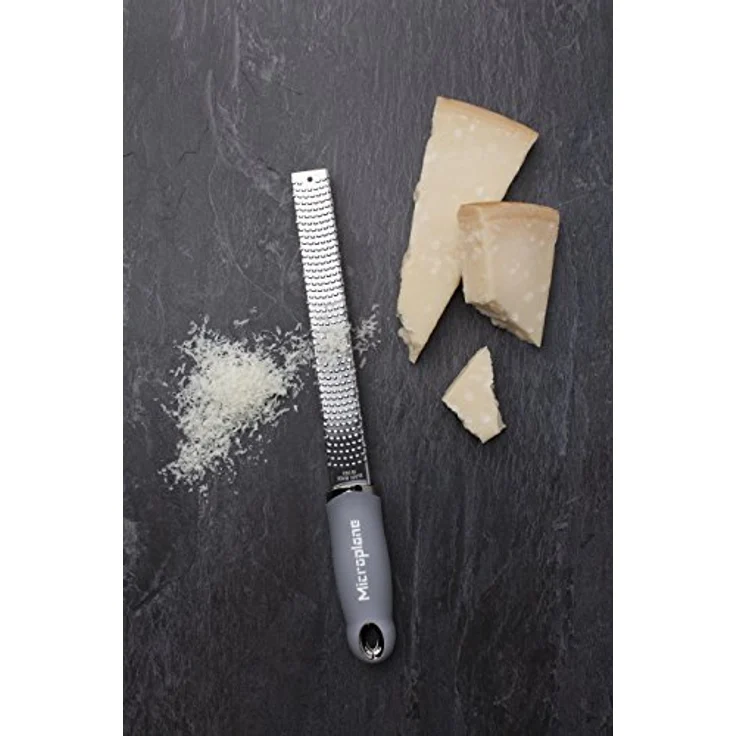 Microplane Zester Reibe Fein Grau Edelstahl aus der Premium Classic Serie für Zitrusfrüchte, Hartkäse, Ingwer, Schokolade, Muskatnuss und Trüffel – Bild 2