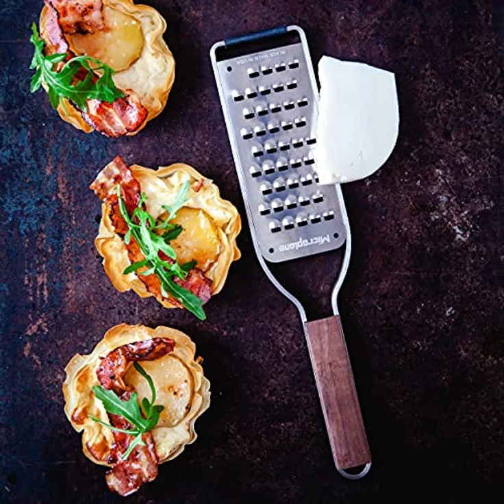Microplane Reibe sehr grob Walnussholz Edelstahl aus der Master Serie für Kartoffel, Zucchini, Karotten, Apfel, Kohl und Weichkäse – Bild 11