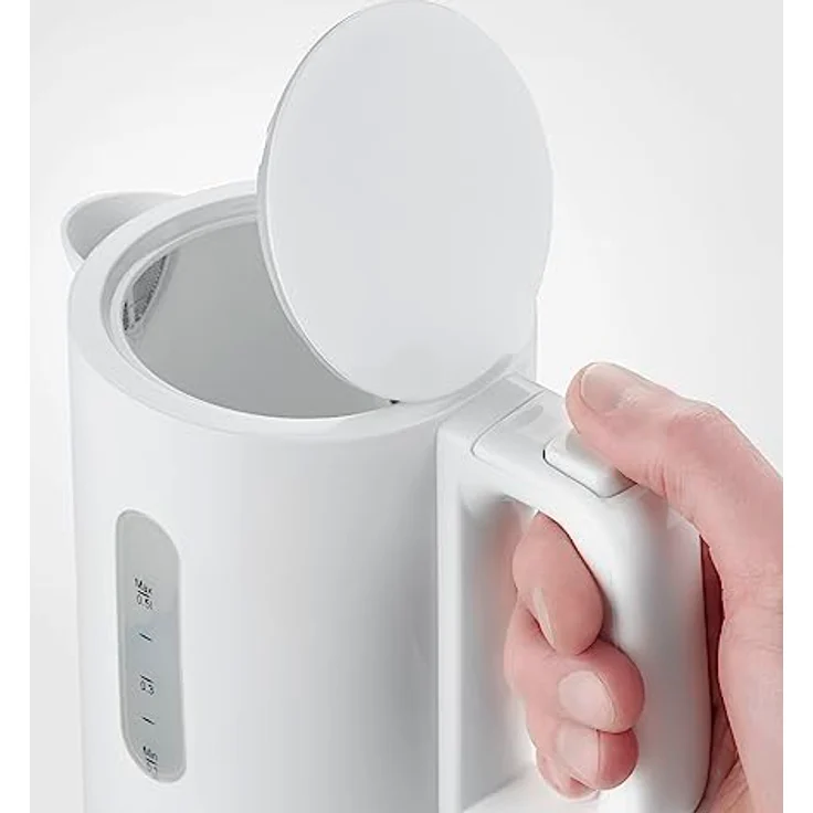 SEVERIN Reise-Wasserkocher-Set, Reisewasserkocher für 0,5 l mit umschaltbarer Spannung (115/230 V), elektrischer Wasserkocher mit 2 Kunststofftassen und 2 Löffeln, weiß, WK 3462 – Bild 5