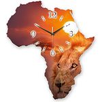 Kreative Feder Designer-Wanduhr „Afrika“ in Landkarten-Form mit Motiv - Größe ca. 50x45 cm geräuschlos analog (leises Funkuhrwerk, Löwe)