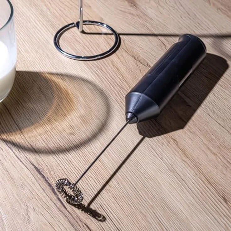 Intirilife Milchaufschäumer, Batteriebetriebener Handaufschäumer mit Halterung für perfekten Milchschaum, elegant 디자인 – Bild 5