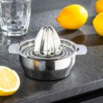 Haushalt International Zitruspresse Zitronenpresse aus Edelstahl 18/8, 2 tlg. mit Auffangschale 16,5 x 13 x 10 cm