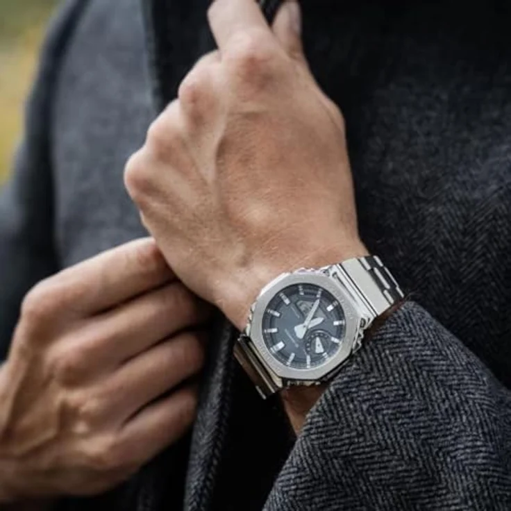 Casio GM-2110D-8AER G-Shock, Armbanduhr aus Edelstahl in Anthrazit, leicht tragbar für lässige und klassische Outfits – Bild 3
