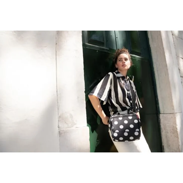 REISENTHEL® Umhängetasche Allrounder Cross Bag, Dots White, 4 Liter Volumen, wasserabweisend – Bild 9