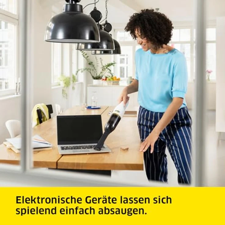Kärcher Akku-Handstaubsauger CVH 2, kompakter und leichter Krümelsauger für den schnellen Einsatz, Staubbehälter: 0,15 l, Gewicht: 0,65 kg, inkl. 7,2 V Akku, USB-Ladegerät, 2-in-1-Fugendüse – Bild 3