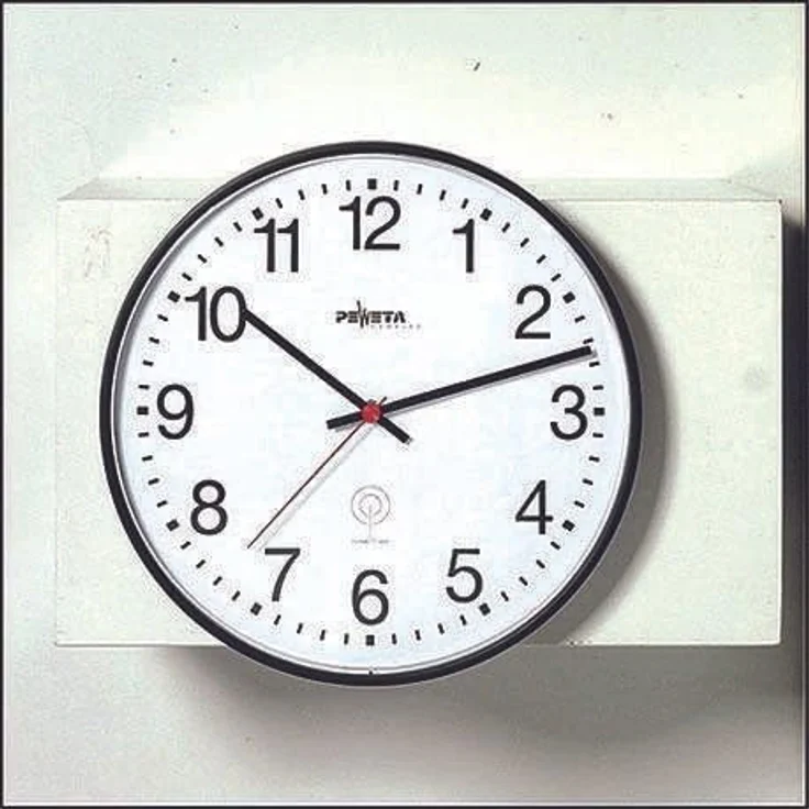 Peweta Wanduhr (30 cm) mit extragrossen Zahlen und automatischer Sommer- und Winterzeit Umstellung – Bild 2