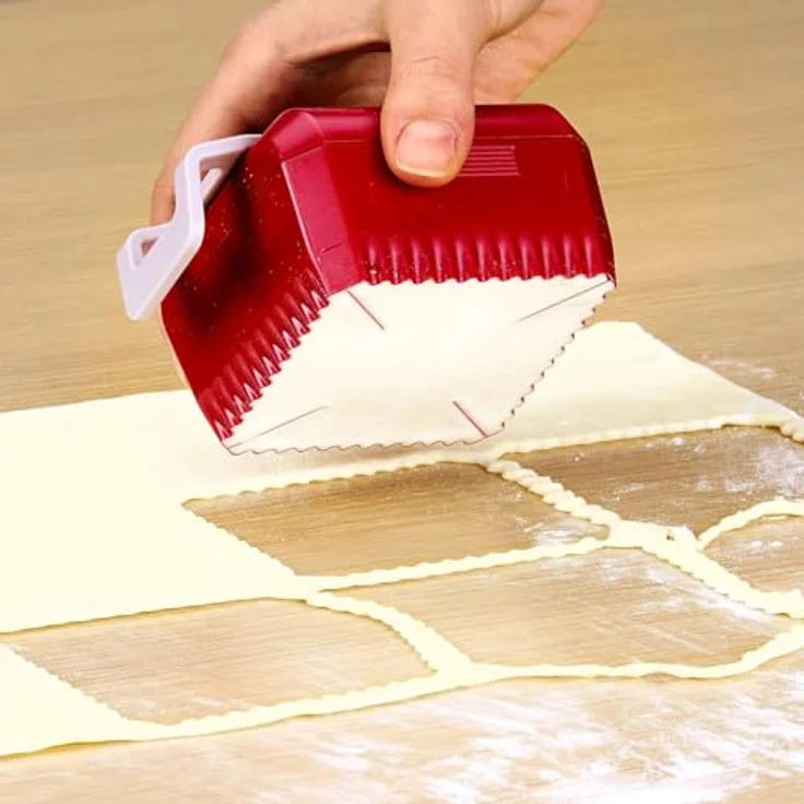 Betty Bossi Wonderbox – hält Flexible Ausstechformen zum Backen von leckeren Täschchen, Windrädern, Teigschiffchen bereit – Ihr universeller Küchenhelfer für schmackhaftes Apéro-Gebäck. – Bild 4