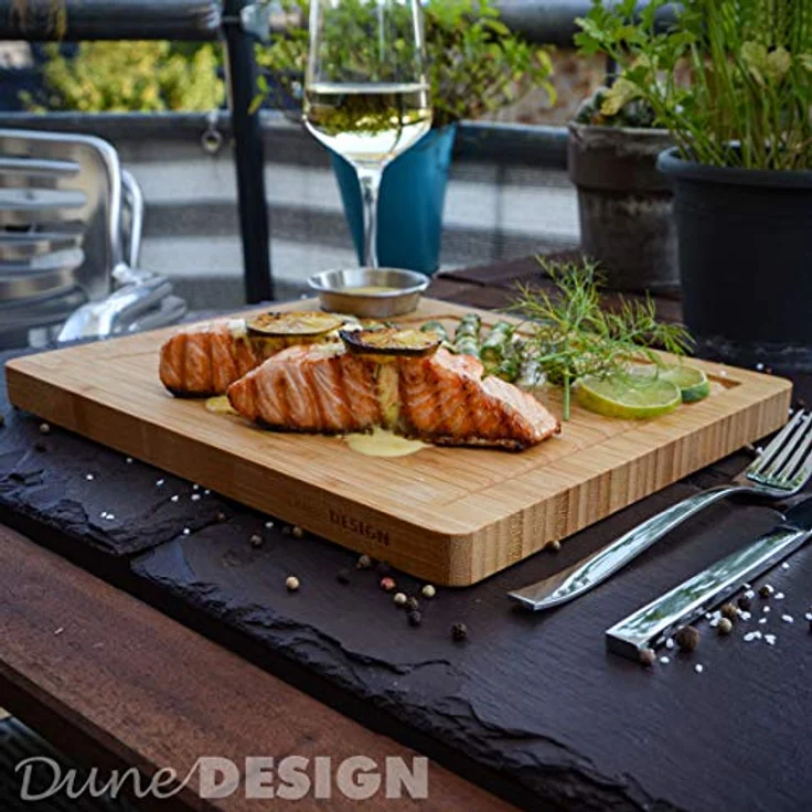 Dunedesign Steakbrett, beige, rechteckig aus 100% Bio-Bambusholz, 25x30 cm mit Saftrille und 2 Edelstahl-Dip-Schalen – Bild 3
