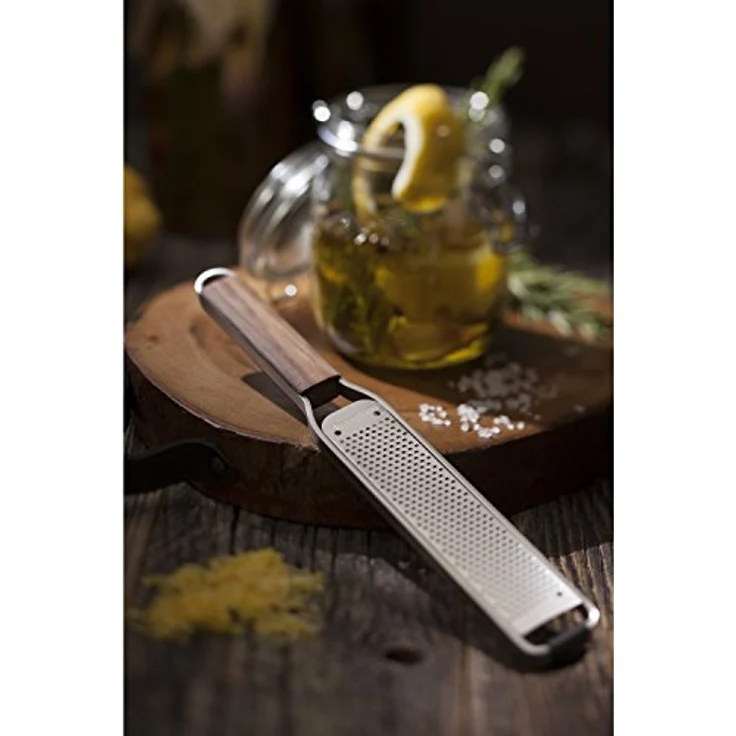 Microplane Zester Reibe Fein Walnussholz Edelstahl aus der aus der Master Serie für Zitrusfrüchte, Hartkäse, Ingwer, Schokolade, Muskatnuss und Trüffel – Bild 6