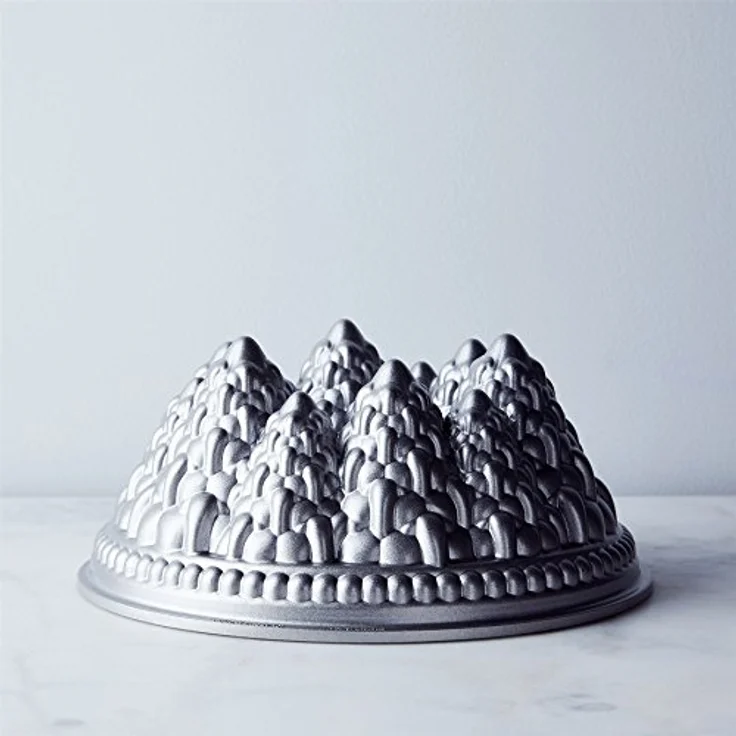 Nordic Ware - Backform, Kuchenform - Weihnachtsbackform - Tannenbäume, Winterwald - Aluminiumguss – Bild 6