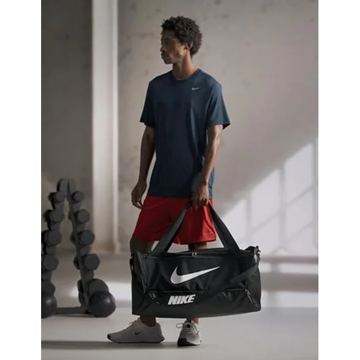 Nike Brasilia 9.5 Sporttasche, geräumige Sporttasche mit mehreren Fächern und gepolsterten Tragriemen – Bild 5
