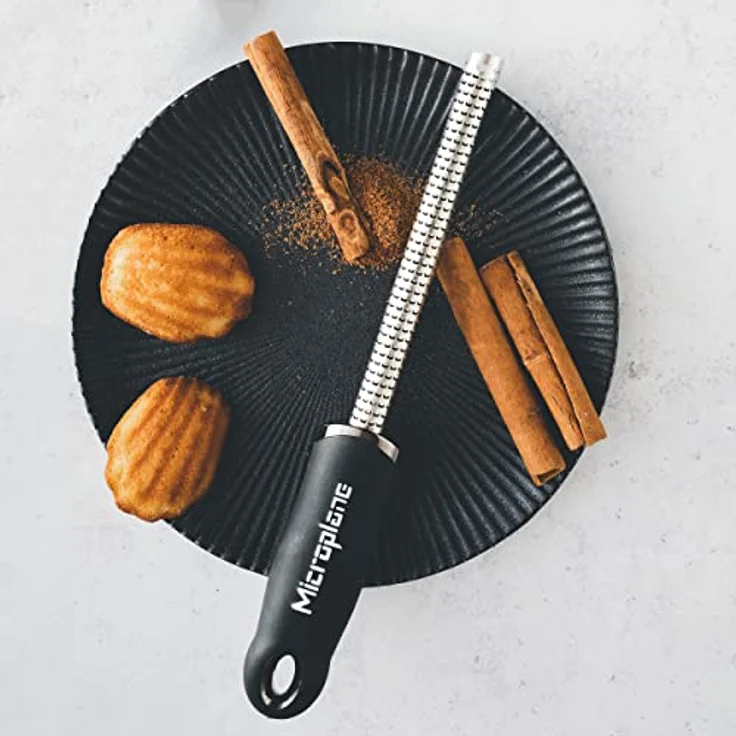 Microplane Gewürzreibe Fein Schwarz Edelstahl aus der Premium Classic Serie für Muskatnuss, Zimt, Schokolade, Nüsse und Kaffeebohnen – Bild 7