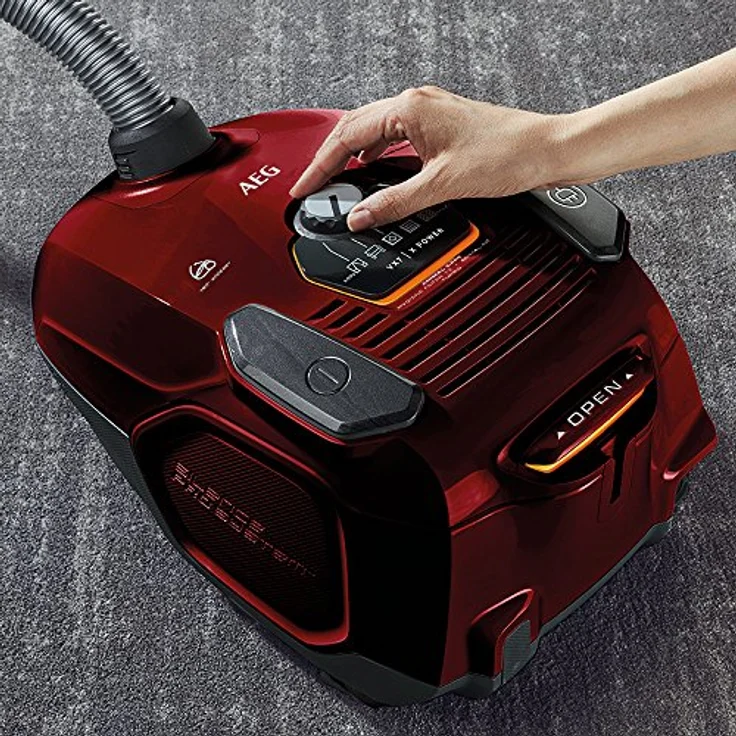 AEG VX7-2-CRAK Staubsauger mit Beutel (Ideal für Haustierbesitzer, nur 70 db(A), 360° Softräder, inkl. Zusatzdüsen, waschbarer Filter, 650 Watt, 12 m Aktionsradius, neue technische Version, rot) – Bild 4