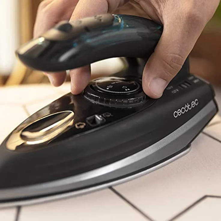 Cecotec Dampfbügeleisen GoForce 8000 Folding Titanium für Reisen,1200 W, Filter-System, 53 g/min Dampfausstoß,15 g/min durchgängige Dämpfung, 60 ml Wassertank, Titan-Slide-Sohle, Schwarz-Türkis (Fast&Furious 4000) – Bild 2