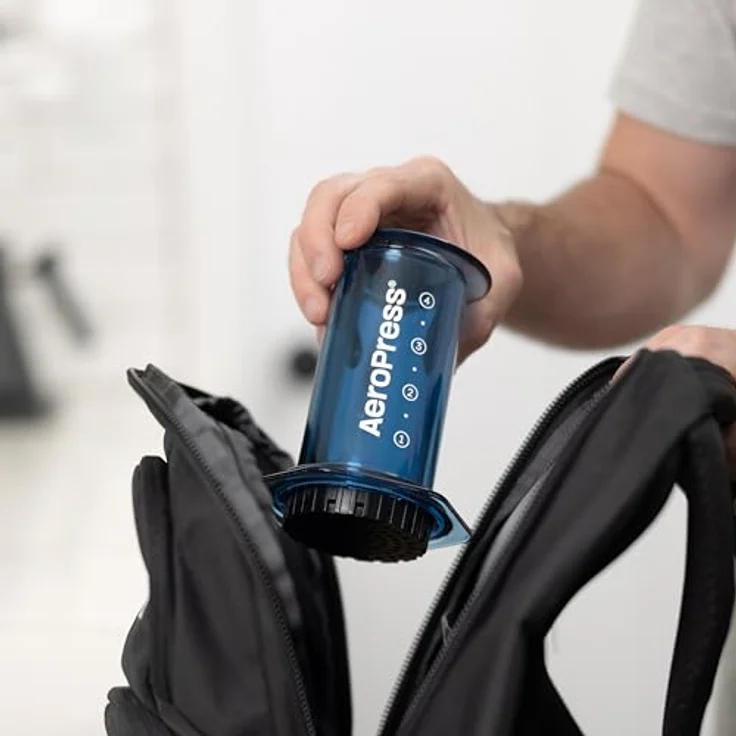 AeroPress Clear Blue Coffee Press - Transparentes Blau, 3 in 1 Brew Methode kombiniert French Press, Pourover, Espresso, vollmundiger Kaffee ohne Körnung oder Bitterkeit, 10.0 Unzen Kapazität, kleine tragbare Kaffeemaschine für Camping & – Bild 4