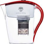 Lotus Vita FAMILY div. Farben - Wasser Filterkanne mit Kartusche, Reduziert Kalk Chlor Blei aus Leitungswasser durch Aktivkohle Ionentauscher, BPA-frei (rot)