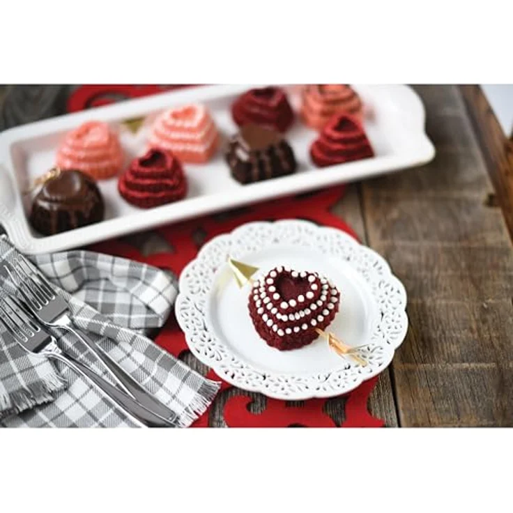 Nordic Ware 3D-Muffinform Herz - Kranz - gestuft für romantische Leckereien – Bild 8