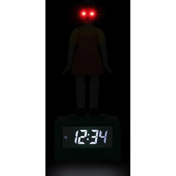 Paladone Squid Game Doll Wecker – Digitaler Lichtwecker mit rot-grünem Nachtlicht und offiziellem Soundtrack, batteriebetrieben – Bild 5