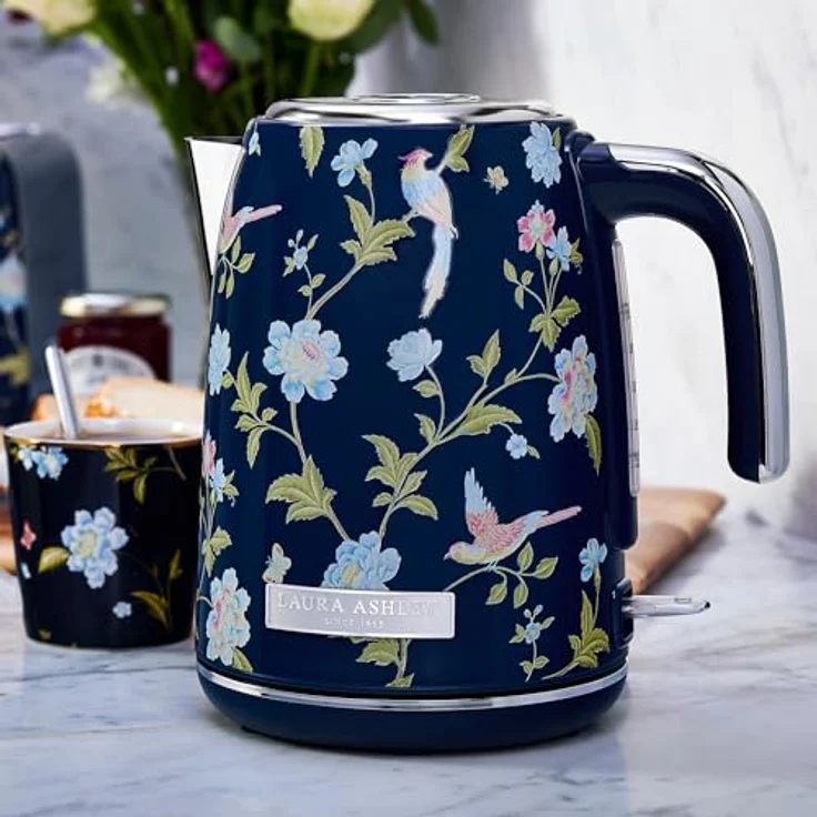 VQ Laura Ashley Elveden Navy, Kabelloser Edelstahl-Wasserkocher 1,7 Liter mit 2,2 kW Schnellkochtechnologie und Überhitzungsschutz – Bild 3