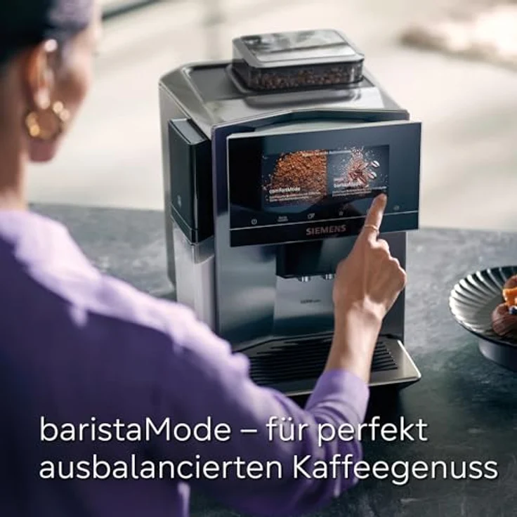 Siemens Kaffeevollautomat EQ900 plus TQ903DZ3, App-Steuerung, viele Kaffeespezialitäten, Milchaufschäumer, Doppeltassenfunktion, automat. Dampfreinigung, 1500 W, edelstahl/klavierlack schwarz – Bild 4