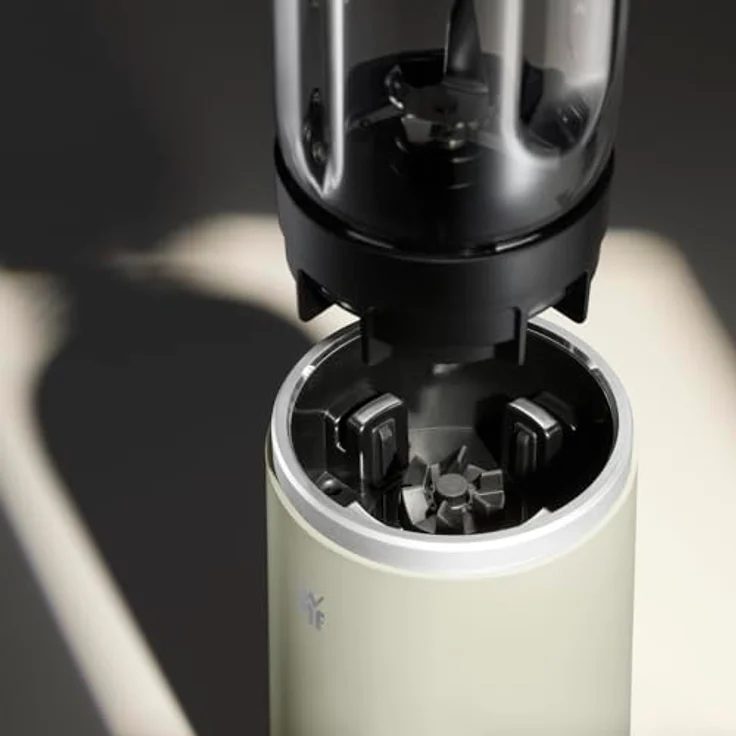 WMF Mix & Go Touch, Smoothie Maker in frosty, 500 W Leistung, einhandbedienbar, auslaufsichere To-Go Flasche, Ultra-Blade mit 6 Klingen – Bild 4