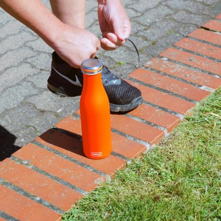 Lurch 240935 Isolierflasche/Thermoflasche für heiße und kalte Getränke aus doppelwandigem Edelstahl 0,5l, orange – Bild 6