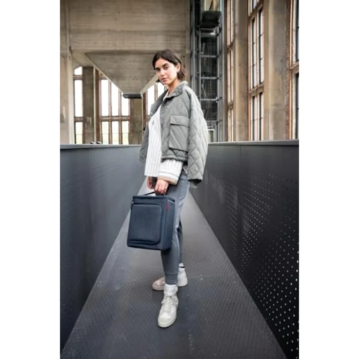 reisenthel Coolerbox Herringbone Dark Blue, 7 l, geräumig und optimal isoliert mit verstärkten Seitenwänden – Bild 5