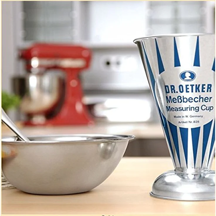 Dr. Oetker Messbecher Nostalgie, Messkanne aus Weißblech, trichterförmiger Messbecher mit vielfältiger Skalierung aus der Serie ''Modern Baking - Retro Design'' (Maße: Ø11x14,5 cm), Menge: 1 Stück – Bild 4