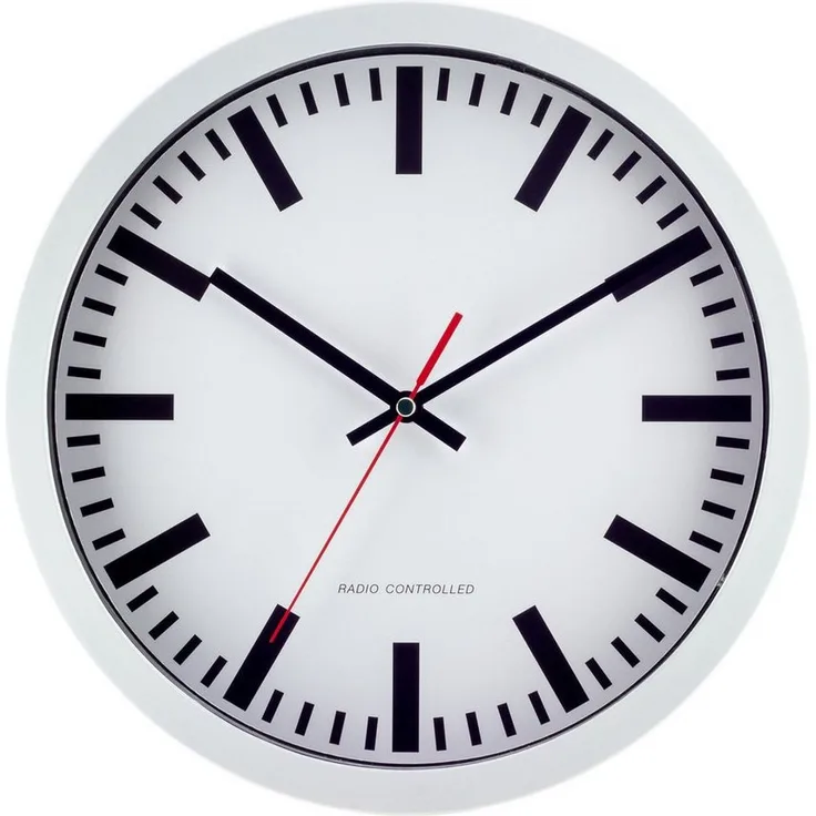 EUROTIME Funkwanduhr Bahnhof-Style, weiß, präzises Funkuhrwerk, 30 cm Durchmesser, automatische Zeitumstellung