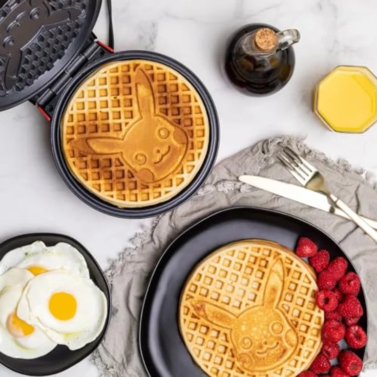 Uncanny Brands Pokemon Pikachu Waffeleisen, mit Pikachu-Motiv für kreative Waffeln – Bild 5