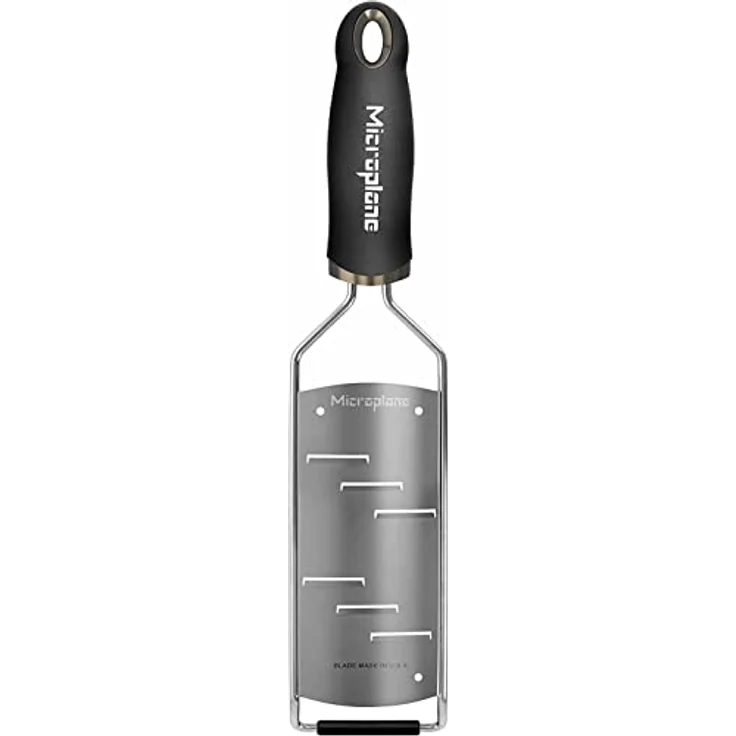 Microplane Große Raspel Reibe Edelstahl Schwarz aus der Gourmet Serie für Hartkäse, Schokolade und Trüffel – Bild 3