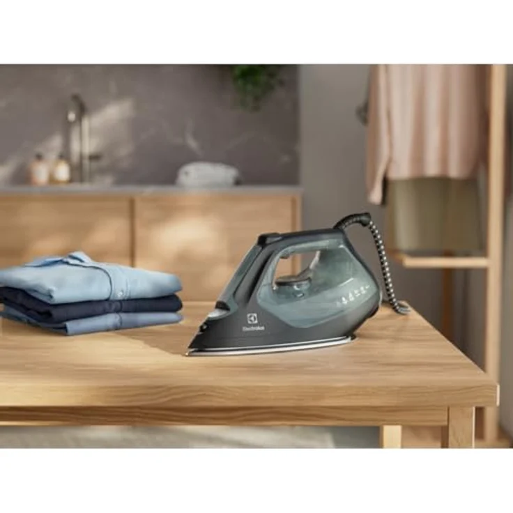 Electrolux Refine 700 Bügeleisen E7SI2-6OG, Mit maßgeschneiderten Programmen, Frontbeleuchtung, Kratzfeste Bügelsohle, Aus recyceltem Kunststoff, Dampfstoß 230 g/min, 2600W, 360° Bewegung, Ozean Grün – Bild 2