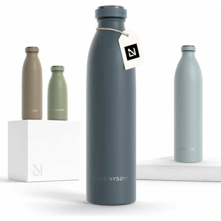 LARS NYSØM Edelstahl Trinkflasche 750ml | Auslaufsichere Thermosflasche für kohlensäurehaltige Getränke, Stone Blue, doppelwandige Vakuumisolierung 12H heiß/24H kalt – Bild 1
