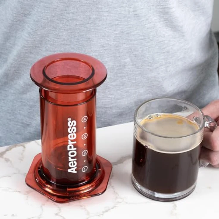 AeroPress Clear Rote Kaffeepresse – Vollmundiger Kaffee ohne Bitterkeit, 3-in-1 Kaffeemaschine für Camping & Reisen – Bild 3
