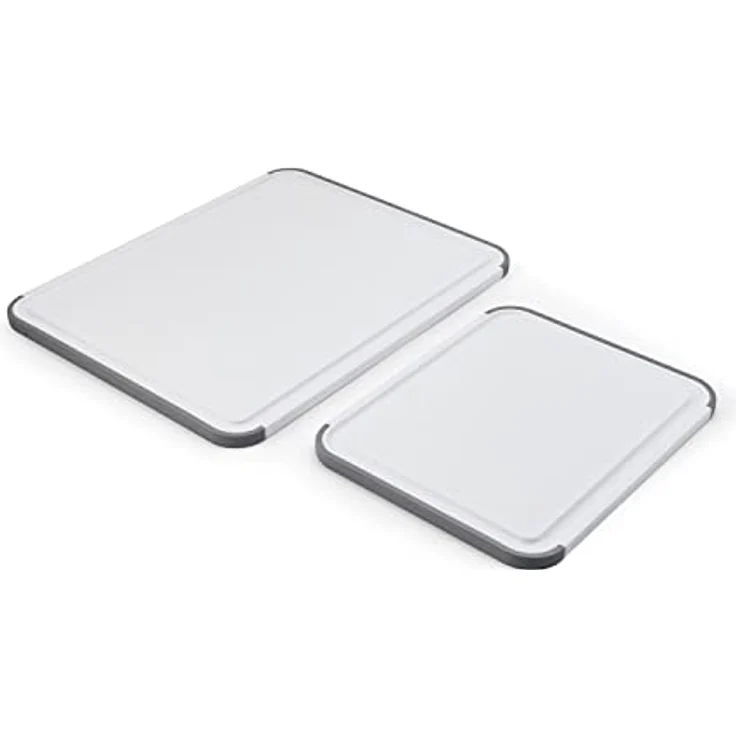 Kitchen Craft Klassisches Schneidebrett-Set, 2 rutschfeste und BPA-freie Schneidebretter aus nicht saugfähigem Polypropylen mit Umfangsbrett, 20 x 25 cm und 35 x 28 cm (KEG710NOSMGA) – Bild 1