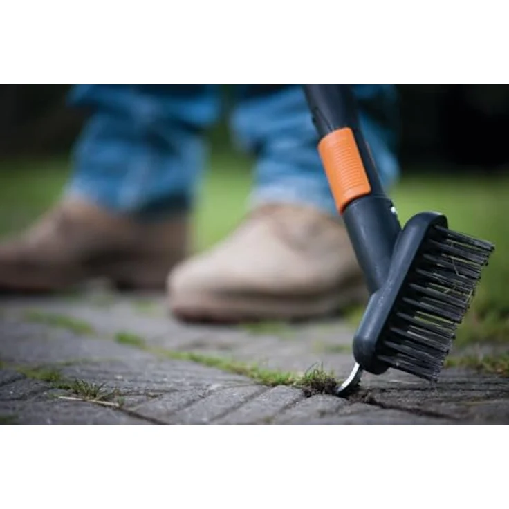 Fiskars QuikFit Fugenbürste 1000657, Stahlborsten zur effektiven Reinigung von Fugen und Mauerkanten, leicht und stabil aus glasfaserverstärktem Kunststoff – Bild 4
