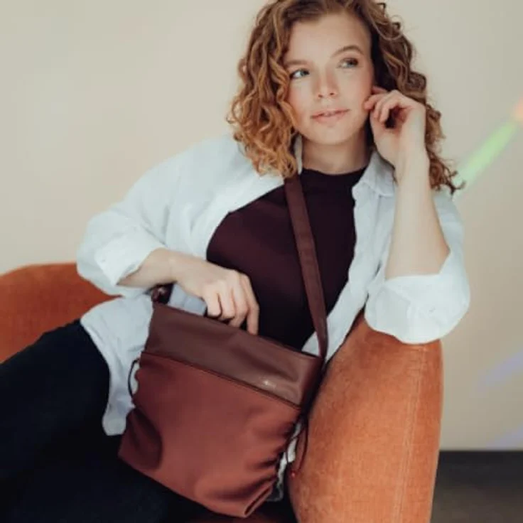 ZWEI Bodybag Jana J100, Umhängetasche aus Lederimitat mit smarten Fächern, Braun, 27 x 29 x 8 cm – Bild 8