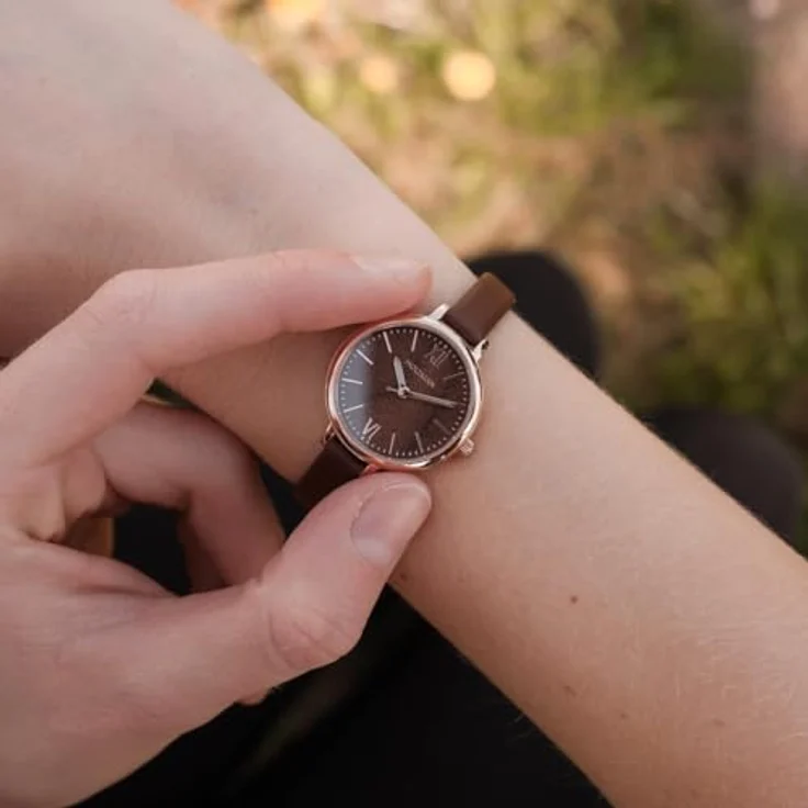 HOLZKERN Damenuhr Quarz Shirin, Braun/Roségoldfarben, Lederarmband mit Dornschließe, Mineralglas, analog mit römischen Ziffern – Bild 3