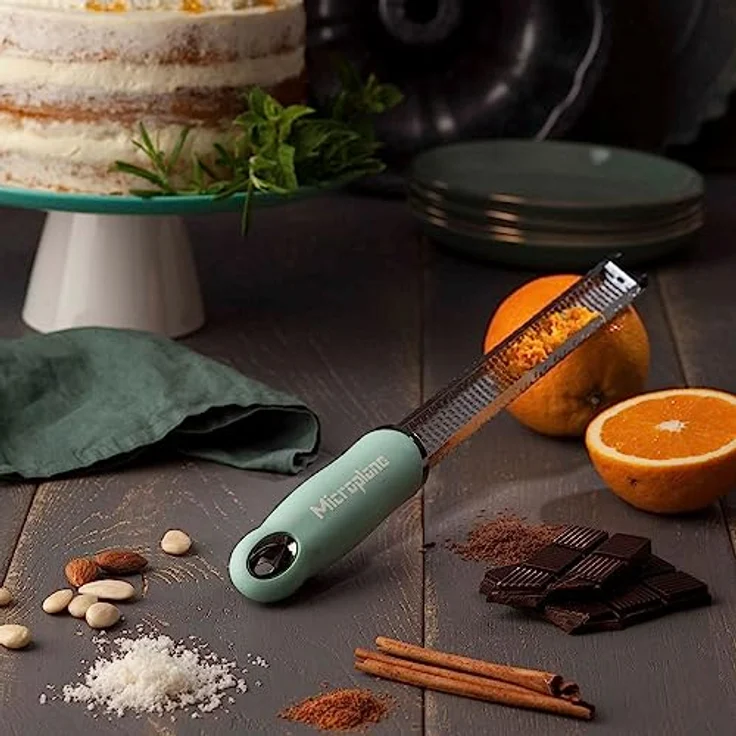 Microplane Zester Reibe Fein Retro-Grün Edelstahl aus der Premium Classic Serie für Zitrusfrüchte, Hartkäse, Ingwer, Schokolade, Muskatnuss und Trüffel – Bild 5