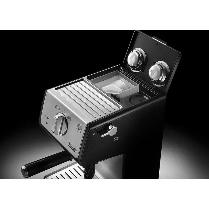 De'Longhi ECP 35.31 Espresso Siebträgermaschine, Siebträgerhalter mit Aluminium Finish, Professionelle Milchschaum Düse, Filtereinsatz für 1 oder 2 Tassen, Auch für Pads Geeignet, Schwarz-Silber – Bild 6