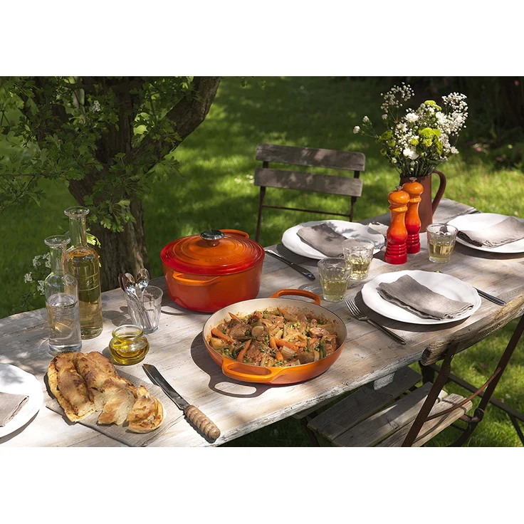 Le Creuset Signature Gusseisen-Bräter mit Deckel, Ø 30 cm, Rund, Für alle Herdarten und Induktion geeignet, Volumen: 8,4 l, Ofenrot – Bild 7