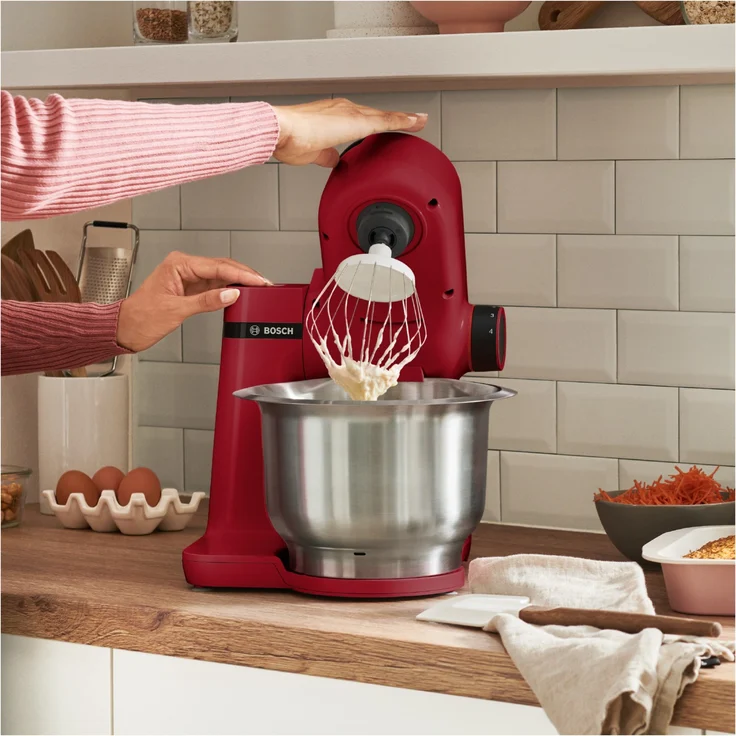 Bosch MUMS2ER01 Küchenmaschine, 700W, 3,8L Schüssel, 4 Geschwindigkeiten, inkl. Patisserie-Set, Durchlaufschnitzler, rot, Serie: MUM2 – Bild 4