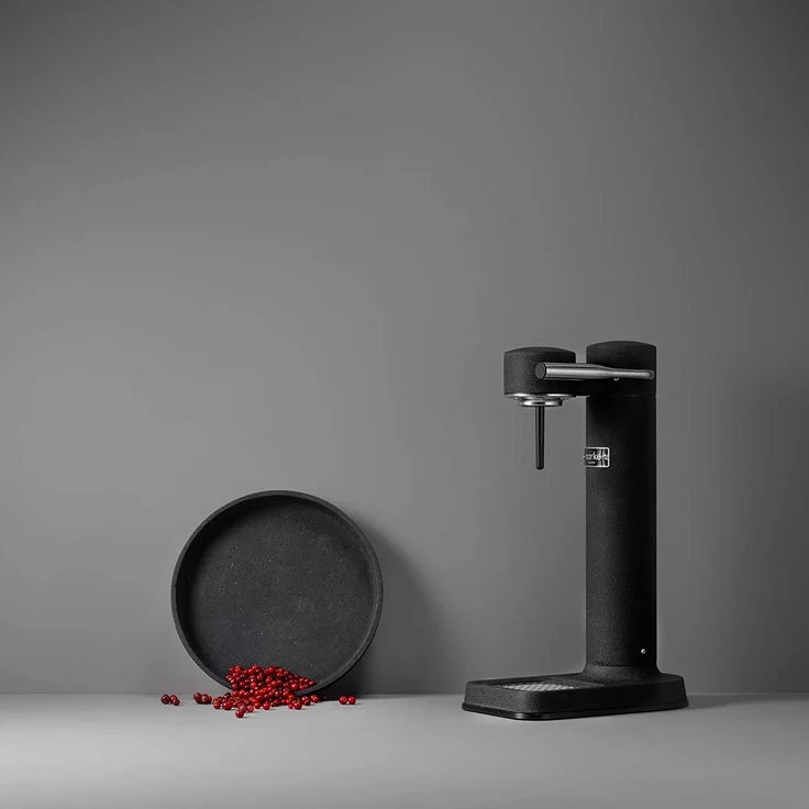 Aarke Carbonator II Wassersprudler, Edelstahl Gehäuse, inkl. 0,8L PET-Flasche (BPA frei), kompatibel mit handelsüblichen 60L CO2 Zylindern, Schwarz matt – Bild 4