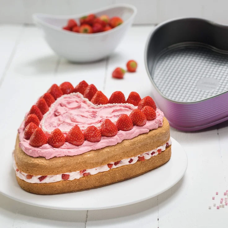 Zenker creative studio Herzspringform, Backform mit Flachboden, herzförmige Kuchenform mit Antihaftbeschichtung, kreatives Backen (Farbe: rosa, silber), Menge: 1 Stück – Bild 3